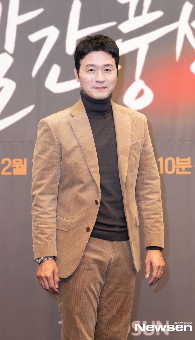이성재, 빨간 풍선 출격[포토엔HD] - 손에 잡히는 뉴스 눈에 보이는 뉴스 - 뉴스엔