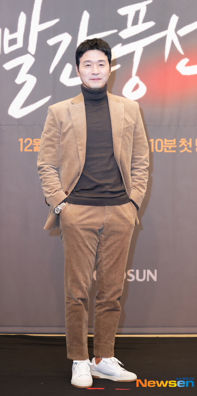 이성재, 빨간 풍선 출격[포토엔HD] - 손에 잡히는 뉴스 눈에 보이는 뉴스 - 뉴스엔