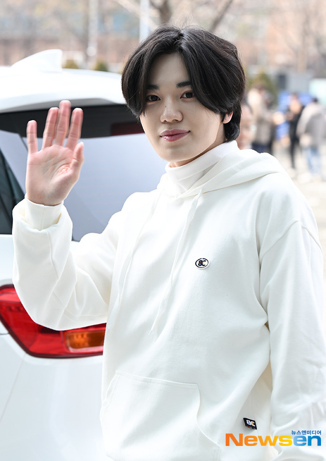 인피니트 성종, 컬투쇼 녹음 잘하고 올게요 [포토엔HD] - 손에 잡히는 뉴스 눈에 보이는 뉴스 - 뉴스엔