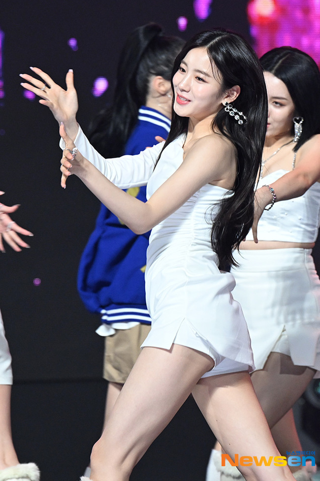 우아 우연, ‘바라만 봐도 심쿵’ 물오른 청순美 [포토엔HD 화보] - 손에 잡히는 뉴스 눈에 보이는 뉴스 - 뉴스엔