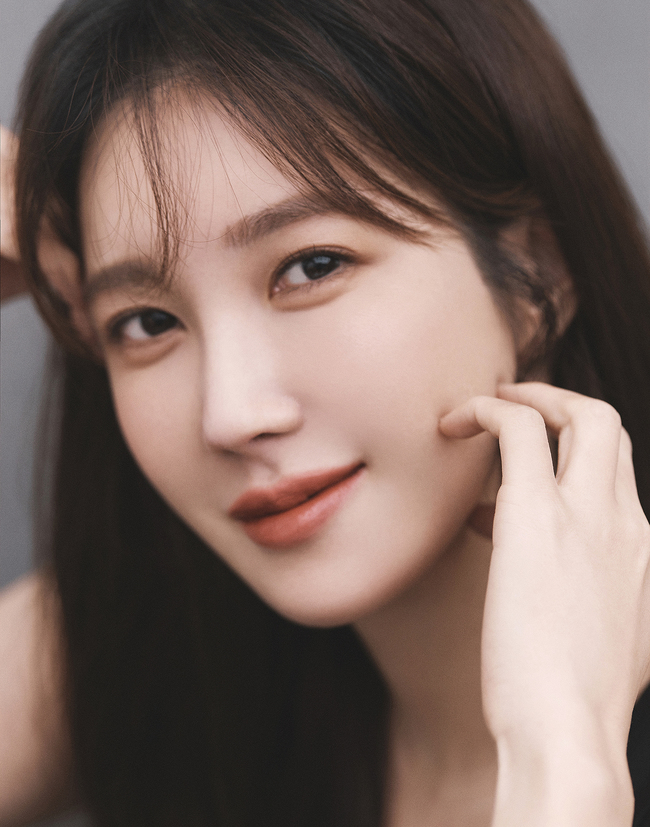 이지아 새 프로필 공개, 민소매로 뽐낸 독보적 시크함 - 손에 잡히는 뉴스 눈에 보이는 뉴스 - 뉴스엔