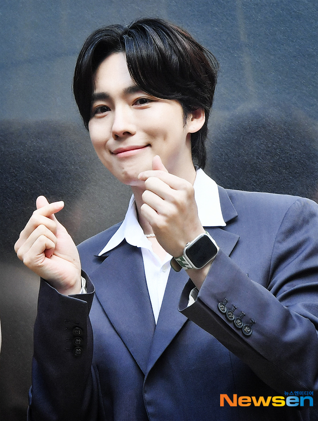 위너 김진우, 여과 없이 드러난 멋짐 [포토엔HD] - 손에 잡히는 뉴스 눈에 보이는 뉴스 - 뉴스엔