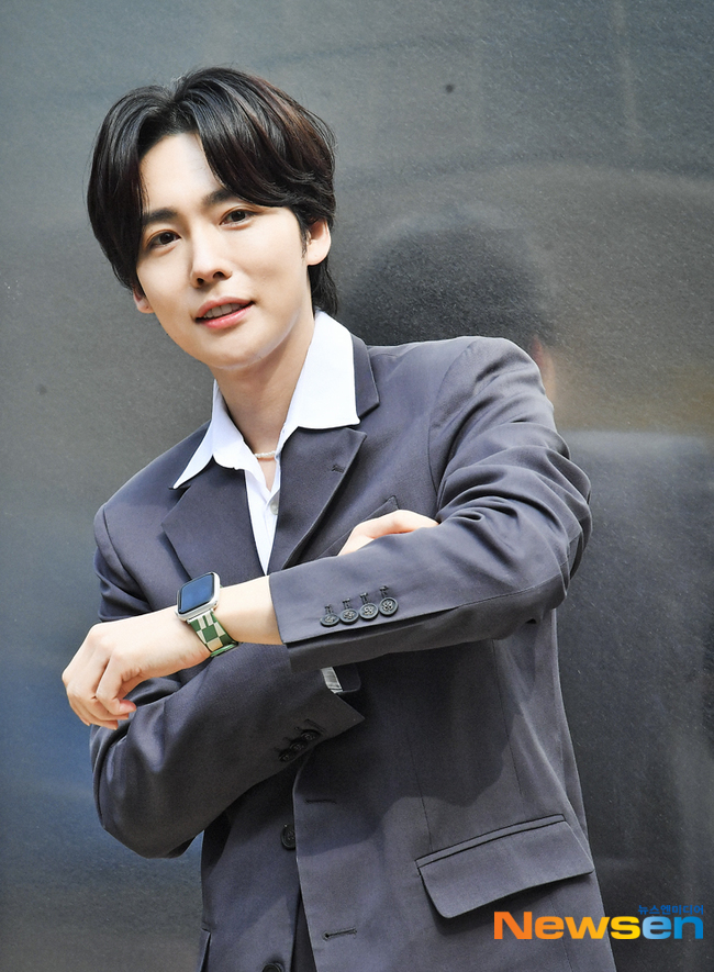 위너 김진우, 럭셔리한 미소 [포토엔HD] - 손에 잡히는 뉴스 눈에 보이는 뉴스 - 뉴스엔