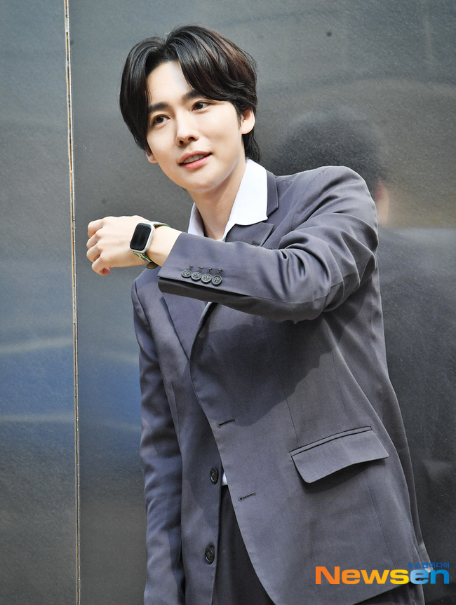 위너 김진우, 지금 몇 시죠? [포토엔HD] - 손에 잡히는 뉴스 눈에 보이는 뉴스 - 뉴스엔