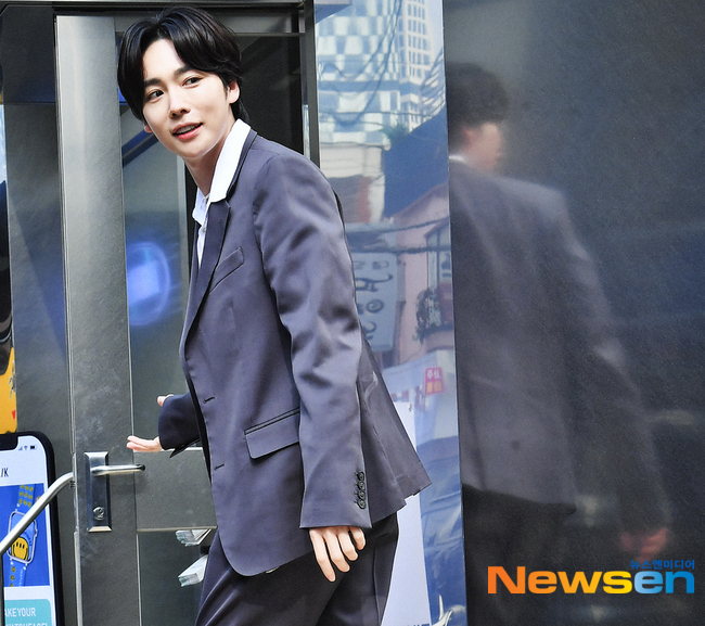 위너 김진우, 뒤돌아 봐도 매력남 [포토엔HD] - 손에 잡히는 뉴스 눈에 보이는 뉴스 - 뉴스엔