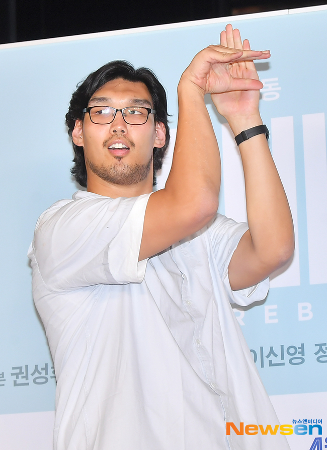 하승진, 이게 농구지~[포토엔HD] - 손에 잡히는 뉴스 눈에 보이는 뉴스 - 뉴스엔
