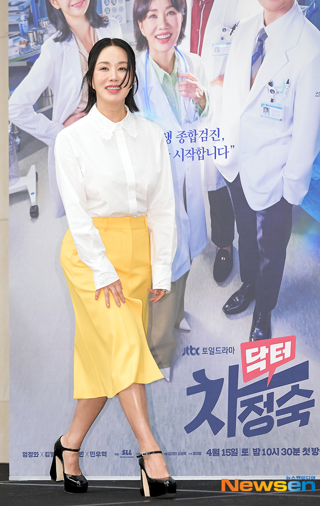 엄정화, 입장하는 닥터 차정숙[포토엔HD] - 손에 잡히는 뉴스 눈에 보이는 뉴스 - 뉴스엔