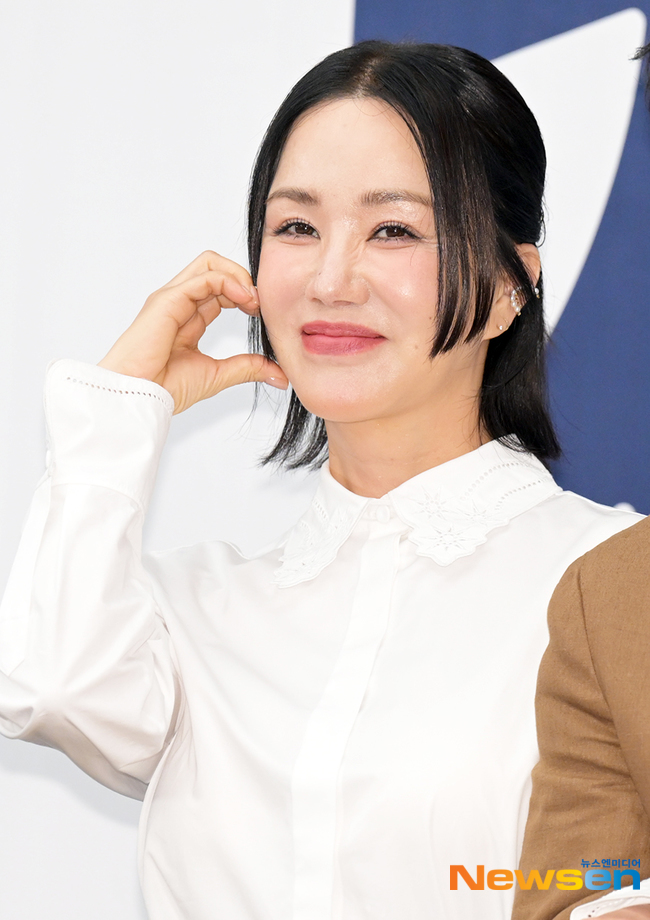 엄정화, ‘닥터 차정숙’ 사랑해주세요~[포토엔HD] - 손에 잡히는 뉴스 눈에 보이는 뉴스 - 뉴스엔