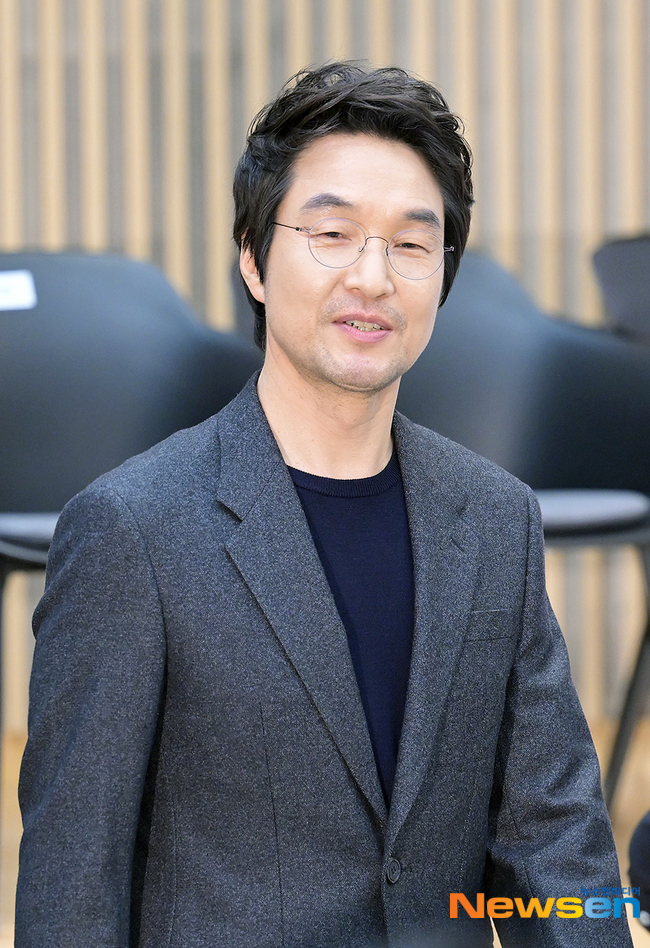 한석규 “‘낭만닥터 김사부’ 내 인생 1/10, 정말 럭키하다” - 손에 잡히는 뉴스 눈에 보이는 뉴스 - 뉴스엔