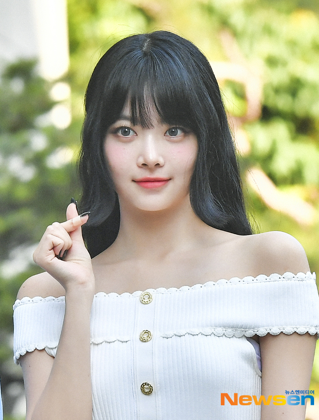 LE SSERAFIM 홍은채, 출근길 명품 미소 [포토엔HD] - 손에 잡히는 뉴스 눈에 보이는 뉴스 - 뉴스엔