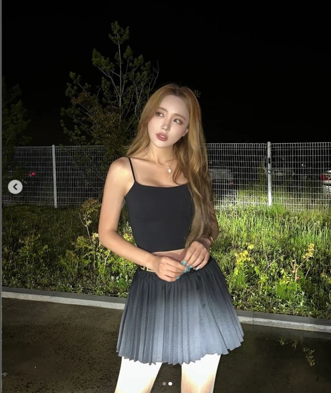 ‘복귀’ 홍진영, 크롭 끈 나시 입고 복근 노출…운동 열심히 했나보네 - 손에 잡히는 뉴스 눈에 보이는 뉴스 - 뉴스엔