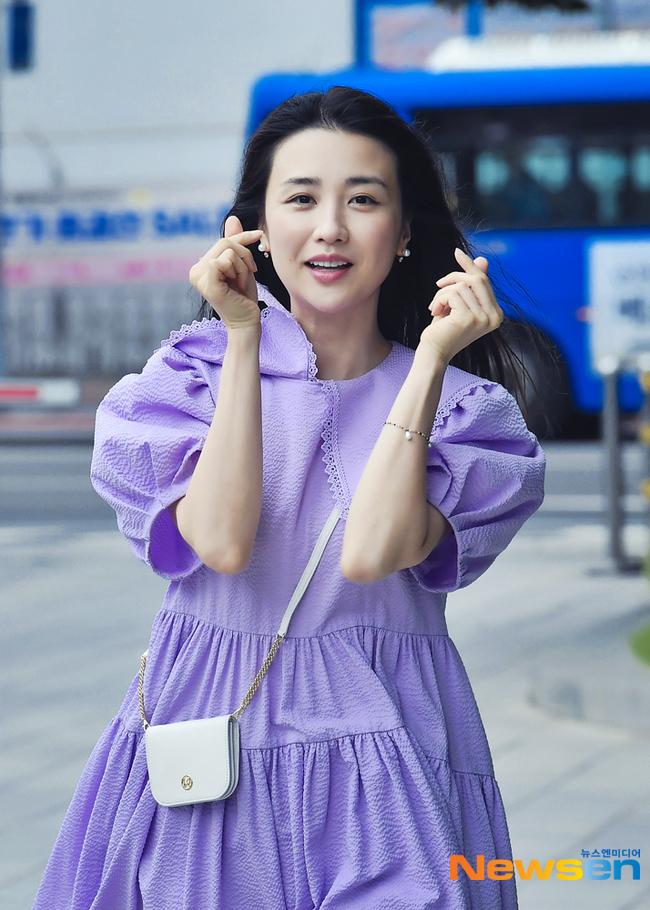 박하선, 출근길 포토타임도 예쁘게 [포토엔HD] - 손에 잡히는 뉴스 눈에 보이는 뉴스 - 뉴스엔