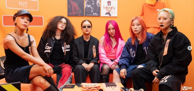 가장 왼쪽 베이비슬릭, 울플러 소속