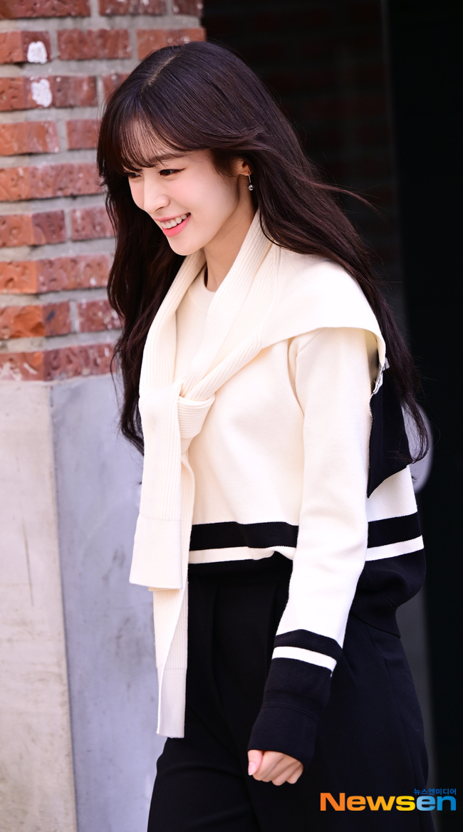 오마이걸 아린, 청순 미모 입장[포토엔HD] - 손에 잡히는 뉴스 눈에 보이는 뉴스 - 뉴스엔