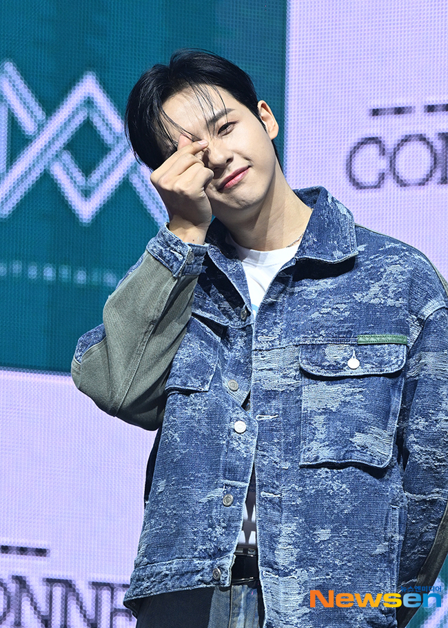 B1A4 신우, 깜찍한 하트 [포토엔HD] - 손에 잡히는 뉴스 눈에 보이는 뉴스 - 뉴스엔