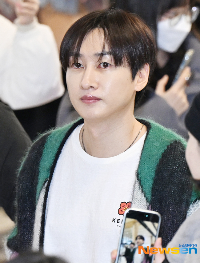 슈퍼주니어 은혁, 카리스마 눈빛이 반짝 [포토엔HD] - 손에 잡히는 뉴스 눈에 보이는 뉴스 - 뉴스엔