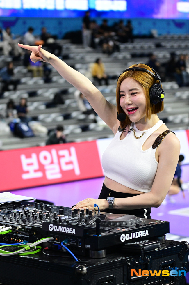 DJ소다, 배구장에 떴다[포토엔HD] - 손에 잡히는 뉴스 눈에 보이는 뉴스 - 뉴스엔