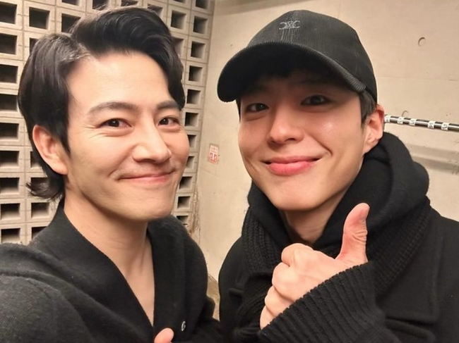 박보검 만난 무현 “연예인이 먼저 사진 찍자고, 왜 다들 착하다는지 알겠더라” - 손에 잡히는 뉴스 눈에 보이는 뉴스 - 뉴스엔