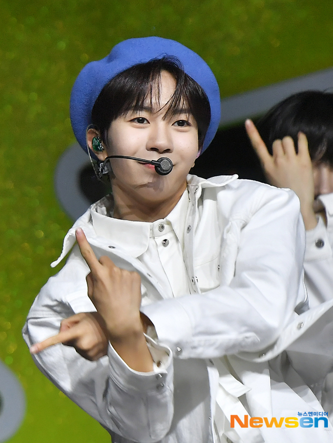 NCT WISH 료, 아낌없이 방출한 멋짐 [포토엔HD] - 손에 잡히는 뉴스 눈에 보이는 뉴스 - 뉴스엔