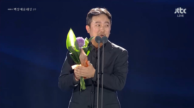 천만 돌파 ‘파묘’ 장재현, 감독상 영예 “최민식→김고은 사랑한다” [백상예술대상] - 손에 잡히는 뉴스 눈에 보이는 뉴스 - 뉴스엔