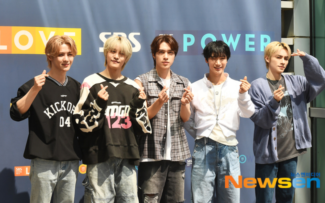 WayV 훈남 그 자체 출근길 [포토엔HD] - 손에 잡히는 뉴스 눈에 보이는 뉴스 - 뉴스엔