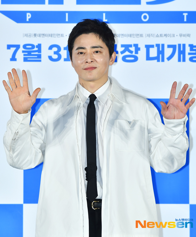 ‘파일럿’ 조정석, 7kg 빼고 림프선 마사지‥본인도 반했다는 여장 3단 변신[종합] - 손에 잡히는 뉴스 눈에 보이는 뉴스 - 뉴스엔