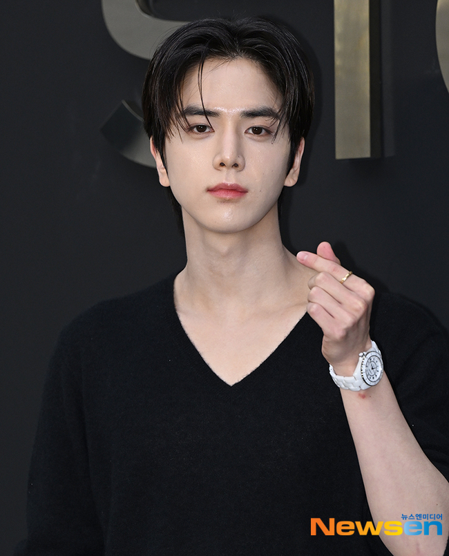 더보이즈 영훈, 시크한 차도남 하트 [포토엔HD] - 손에 잡히는 뉴스 눈에 보이는 뉴스 - 뉴스엔