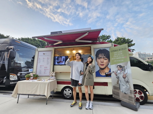 ����=�ؿʹ޿������θ�Ʈ