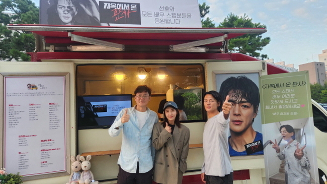 ����=�ؿʹ޿������θ�Ʈ