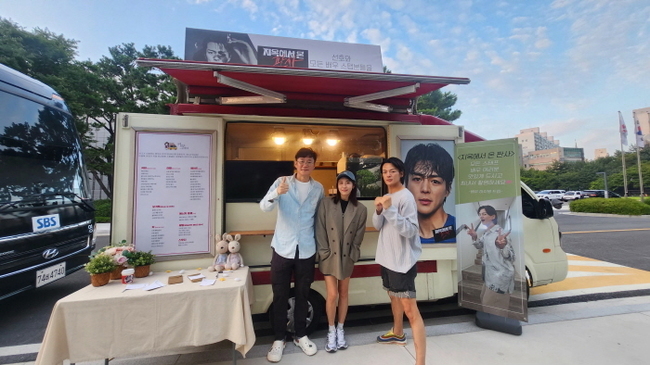 ����=�ؿʹ޿������θ�Ʈ