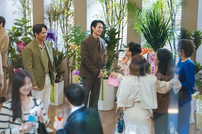 ‘엄친아’ 측 “정소민 컴백 후 변화, 정해인과 찐친 케미 기대” - 손에 잡히는 뉴스 눈에 보이는 뉴스 - 뉴스엔