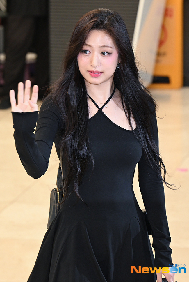 베이비몬스터 아현, 귀여운 흑발 요정 [포토엔HD] - 손에 잡히는 뉴스 눈에 보이는 뉴스 - 뉴스엔