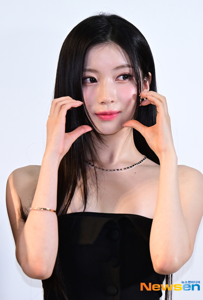 베이비몬스터 아사, 나 홀로 양 볼 하트[포토엔HD] - 손에 잡히는 뉴스 눈에 보이는 뉴스 - 뉴스엔