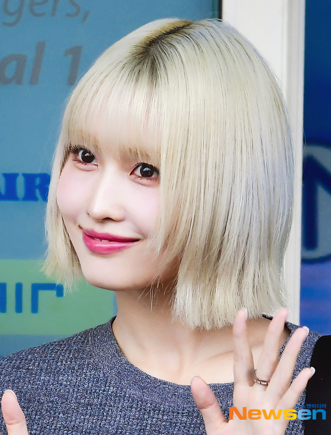 트와이스 모모, 출국장 마성 매력 [포토엔HD] - 손에 잡히는 뉴스 눈에 보이는 뉴스 - 뉴스엔