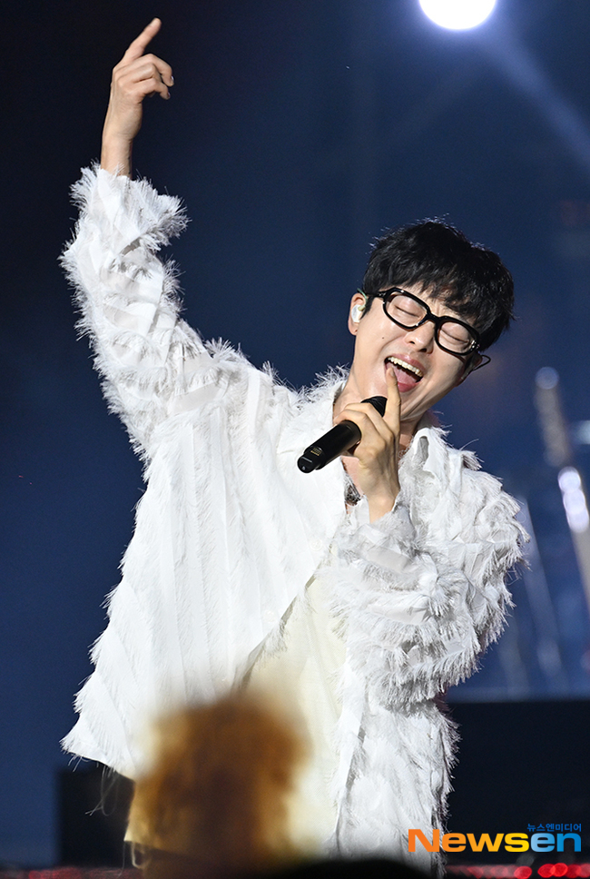 국카스텐 하현우, 끌어올려 [포토엔HD] - 손에 잡히는 뉴스 눈에 보이는 뉴스 - 뉴스엔