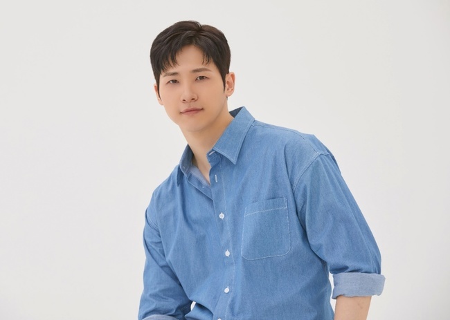 B1A4 신우, 뮤지컬 ‘여신님이 보고 계셔’ 성료 “뜨겁게 사랑한 작품” - 손에 잡히는 뉴스 눈에 보이는 뉴스 - 뉴스엔