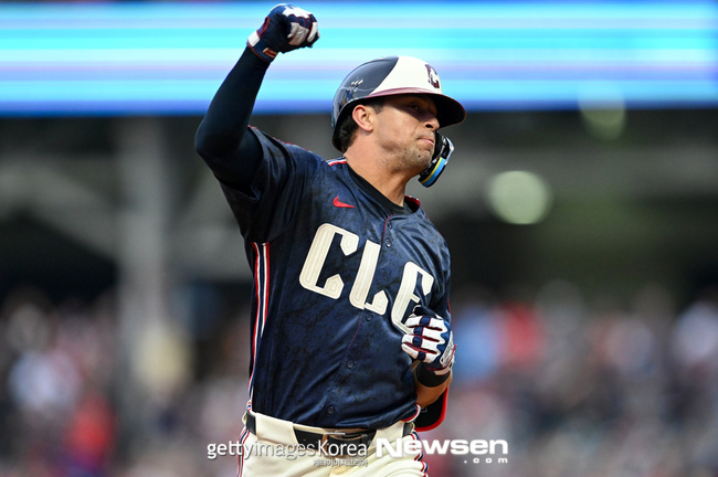 입지 좁아진 특급 기대주 맞교환..COL-CLE 깜짝 트레이드, 승자는?[슬로우볼] - 손에 잡히는 뉴스 눈에 보이는 뉴스 - 뉴스엔