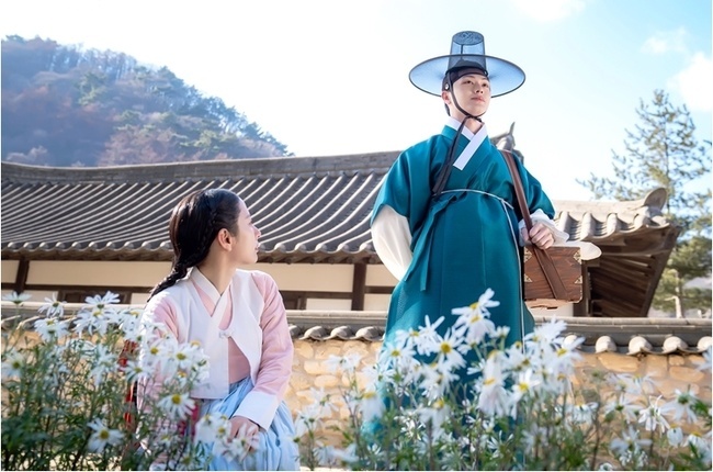 육성재♥김지연, 입 맞추더니 영락없는 찐 연인 포스(귀궁) - 손에 잡히는 뉴스 눈에 보이는 뉴스 - 뉴스엔