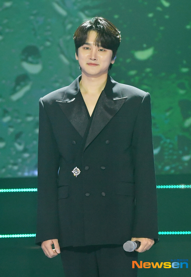 안지완, 차분하고 듬직한 매력 [포토엔HD] - 손에 잡히는 뉴스 눈에 보이는 뉴스 - 뉴스엔