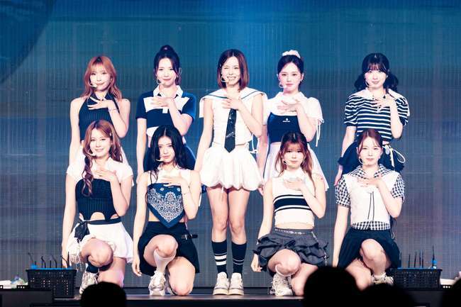 ‘JYP 걸그룹’ NiziU, 데뷔 첫 홍콩 단독 공연 성료 “손꼽아 기다렸다” - 손에 잡히는 뉴스 눈에 보이는 뉴스 - 뉴스엔