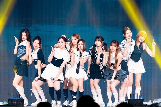 ‘JYP 걸그룹’ NiziU, 데뷔 첫 홍콩 단독 공연 성료 “손꼽아 기다렸다” - 손에 잡히는 뉴스 눈에 보이는 뉴스 - 뉴스엔
