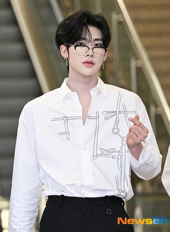 제로베이스원 리키, 멋진 하트 [포토엔HD] - 손에 잡히는 뉴스 눈에 보이는 뉴스 - 뉴스엔