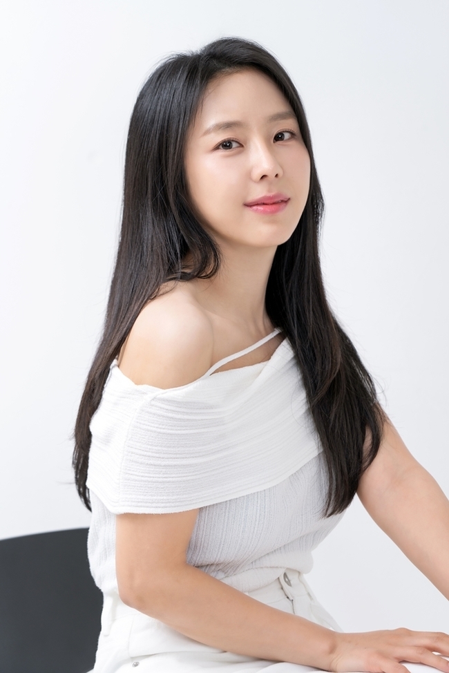 예원, 엔터세븐 전속 계약→확 달라진 새 프로필 공개 - 뉴스엔