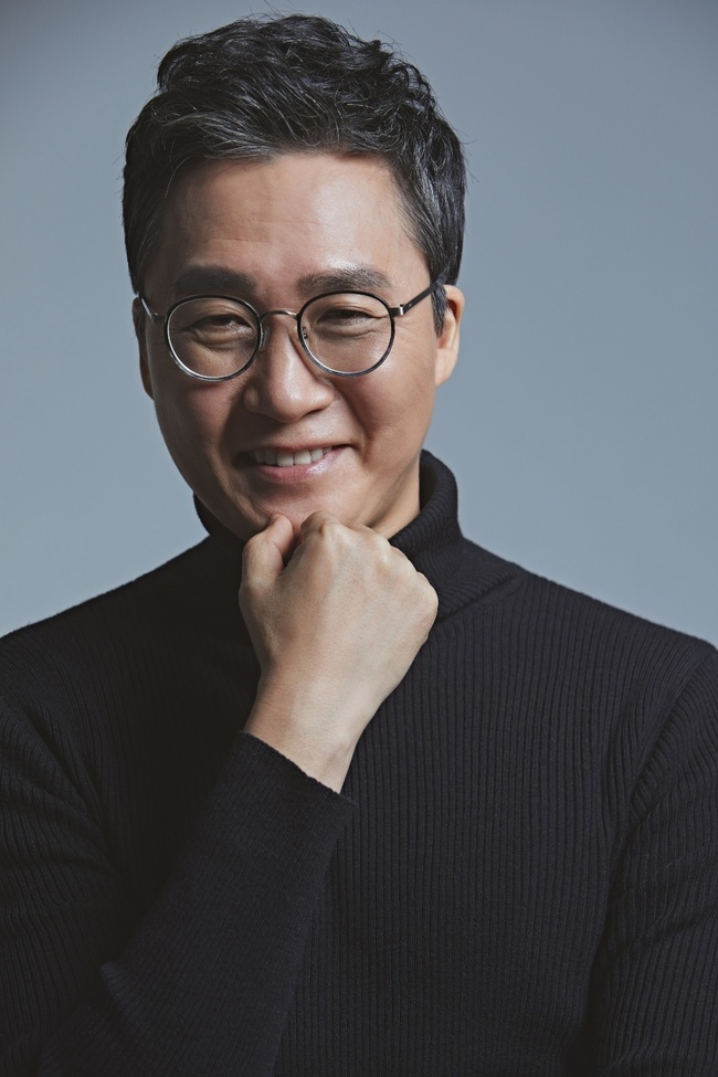 디즈니+ 드라마 ‘파인: 촌뜨기들’에서 천회장 주치의 닥터 김을 연기한 배우 김구택(레오엔터테인먼트)