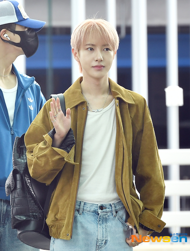NCT DREAM 런쥔, 손인사도 훈훈하게[포토엔HD] - 손에 잡히는 뉴스 눈에 보이는 뉴스 - 뉴스엔