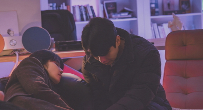 정신 잃은 이보영→권총 든 이민기, 일생일대 위기 처했다(메리 킬즈 피... - 뉴스 썸네일 이미지