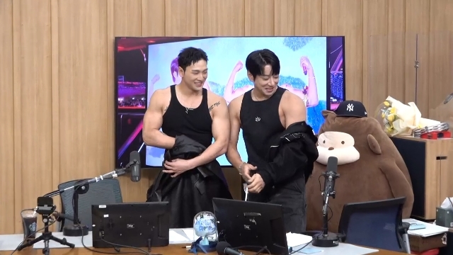 SBS ÆÄ¿öFM ¡®µÎ½ÃÅ»Ãâ ÄÃÅõ¼î¡¯ ĸó