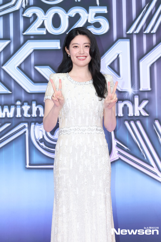 MC 남지현, 매력 넘치는 브이 [포토엔HD] - 뉴스 썸네일 이미지