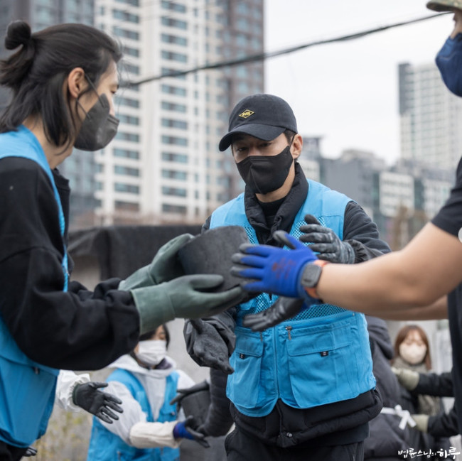 »çÁø=¹ý·û½º´Ô °ø½Ä ÀνºÅ¸±×·¥