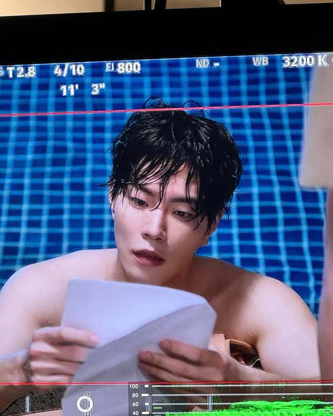 홍종현, 웨딩드레스 입은 김유정과 밀착…‘친애하는 X’ 비하인드 대방출 - 손에 잡히는 뉴스 눈에 보이는 뉴스 - 뉴스엔
